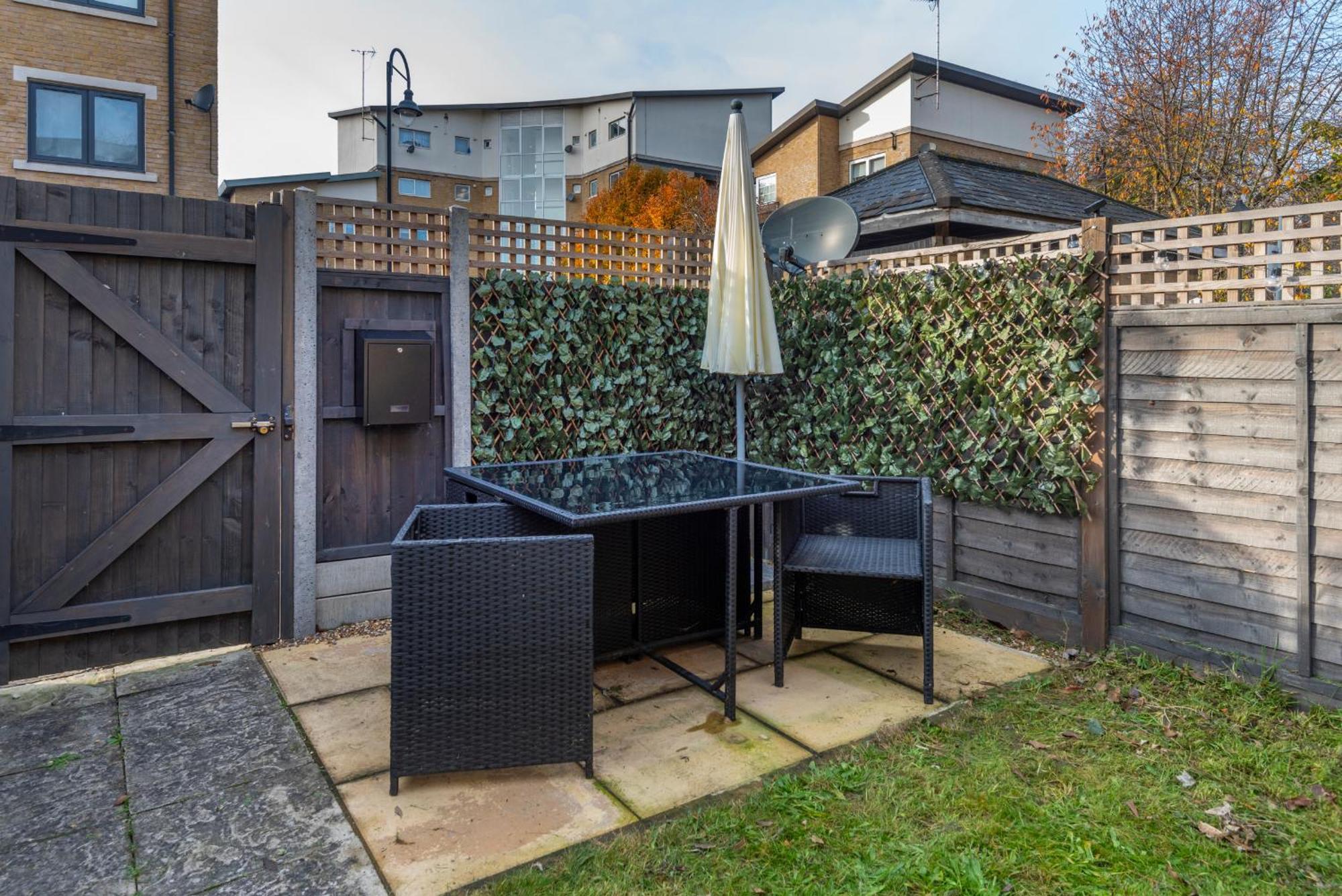 Apartamento 2 Bed Town House With Garden In Hackney, Londres Exterior foto